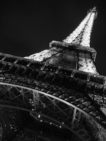 Eiffel_tower_b_w_by_nikki