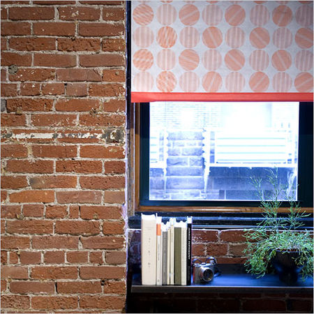 Zoom_loop_curtains_window