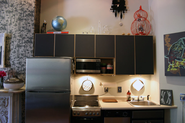 AT Kendra - kitchen above cupboards