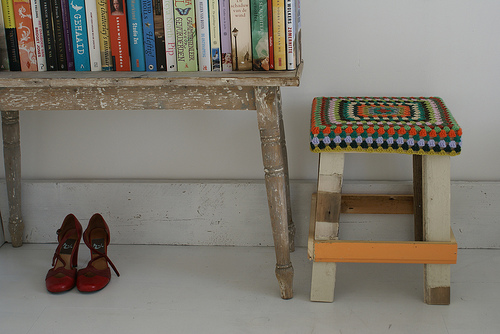 Wood + wool stool - shoes 1
