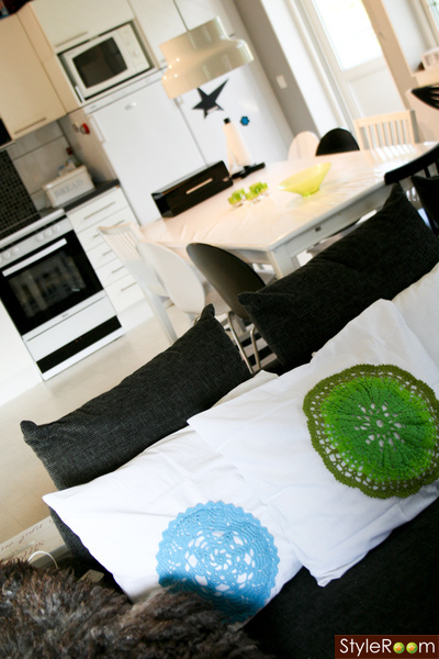 Styleroom - black & white living room + kitchen