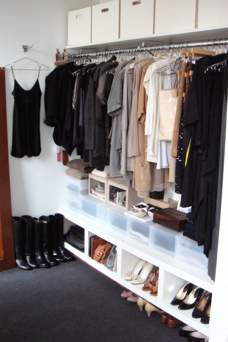 Laura - professional organizer - dressing area - winter