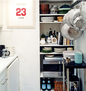 Pretty kitchen - BUY BOTTLES OF WATER FOR KITCHEN