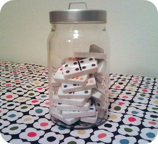 Table cloth + dominoes 2