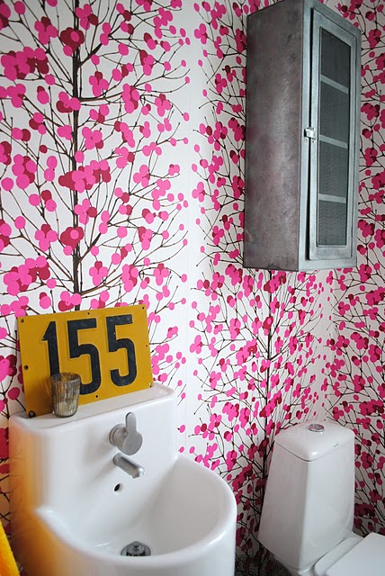PINK wallpaper bathroom 3