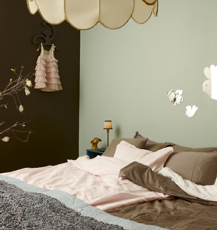 Dos family - their own house - in a magazine 4