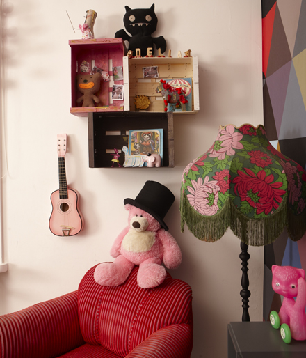 Dos family - their own house - in a magazine 5