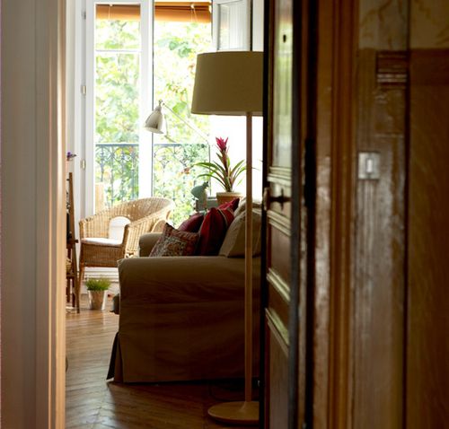 01-couple-living-in-paris