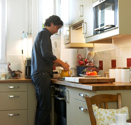 01-couple-living-in-paris